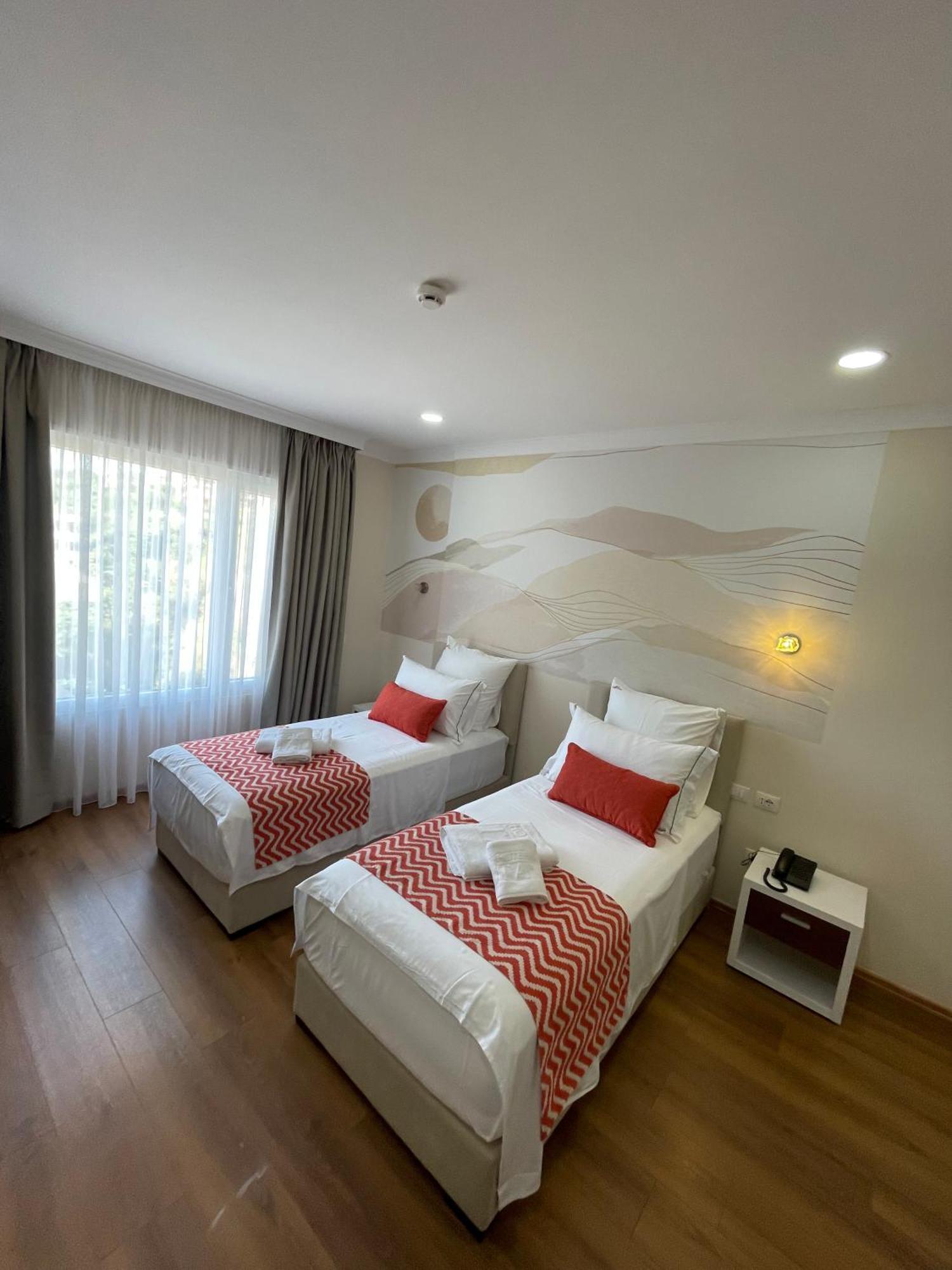 Hotel Britania Vlorë 客房 照片