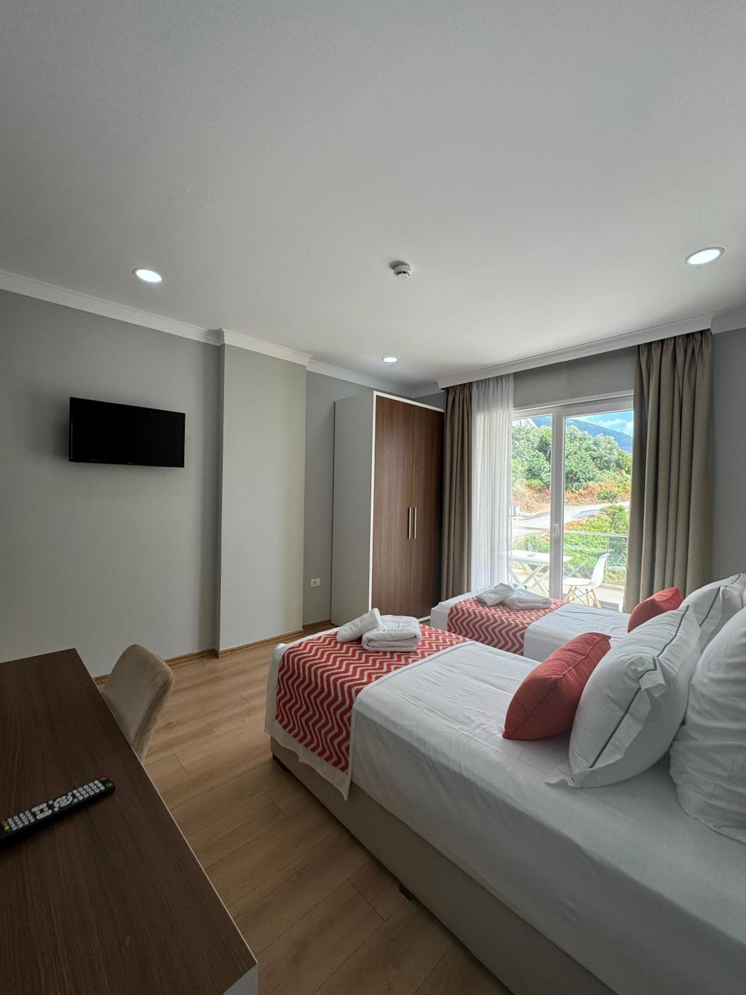 Hotel Britania Vlorë 客房 照片